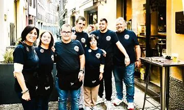 Il lavoro, l&rsquo;autonomia e un&rsquo;amicizia dietro al bancone