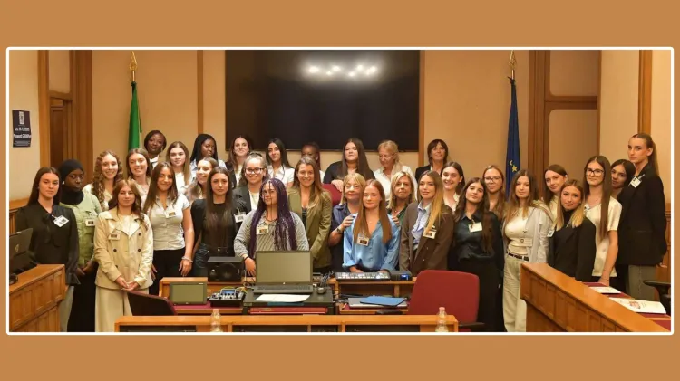 Le studentesse dell’indirizzo Moda dello Stradivari alla Camera dei deputati; foto La Provincia di Cremona